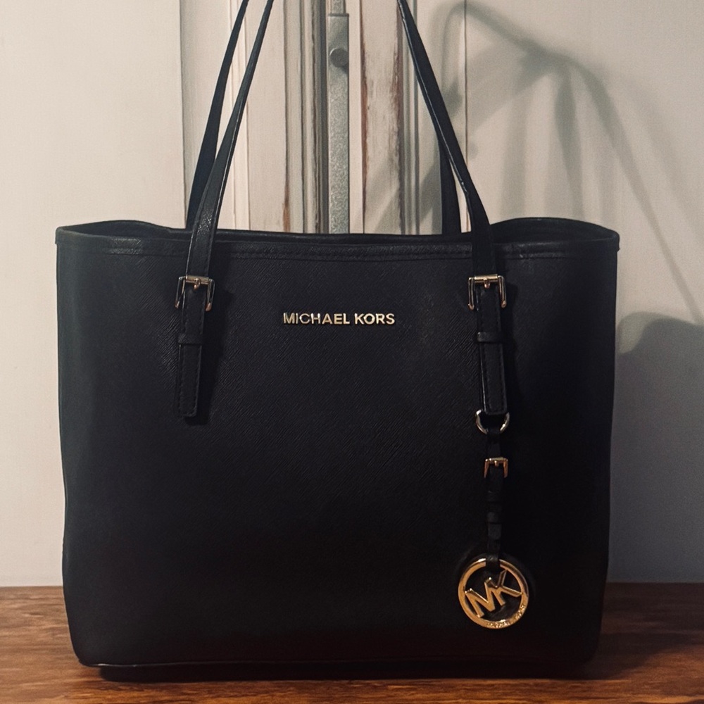 Voyager Large black Saffiano Leather Tote Bag - Picture 2 of 6